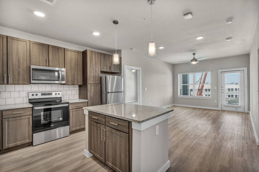 4 web or mls 1661 independence dr