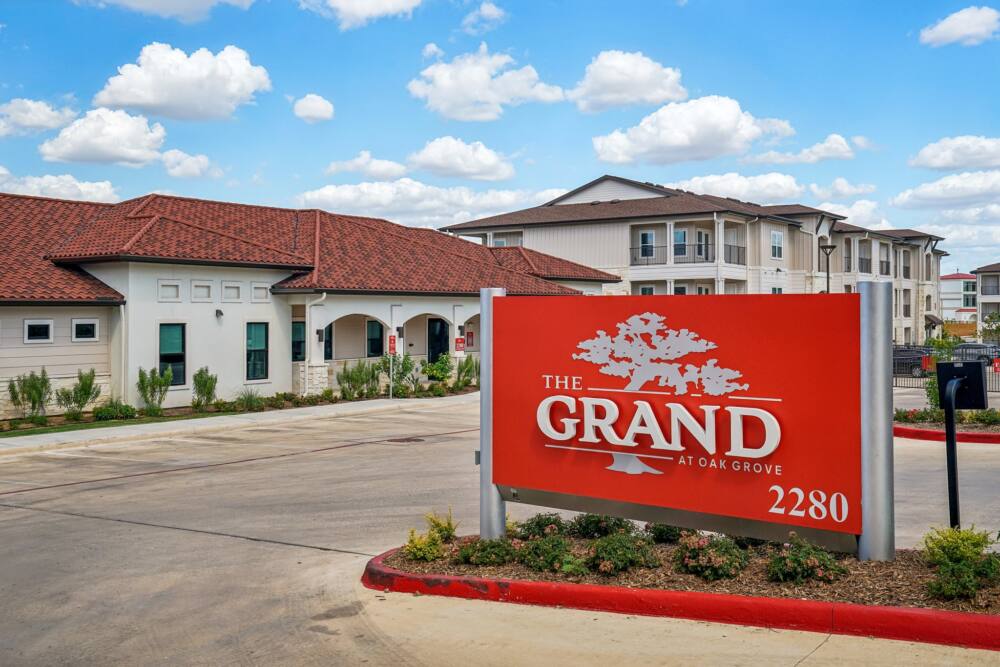The Grand at Oak Grove Entry